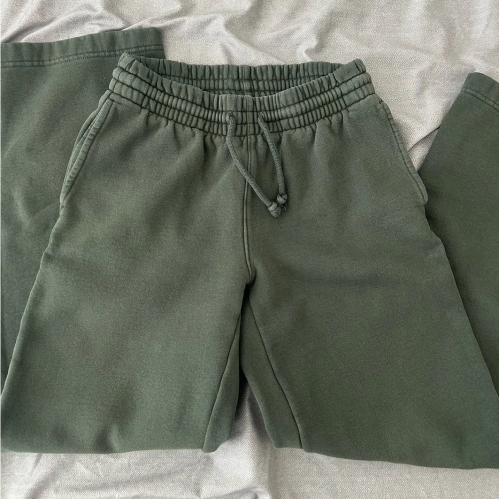Aritzia TNA sweatpants